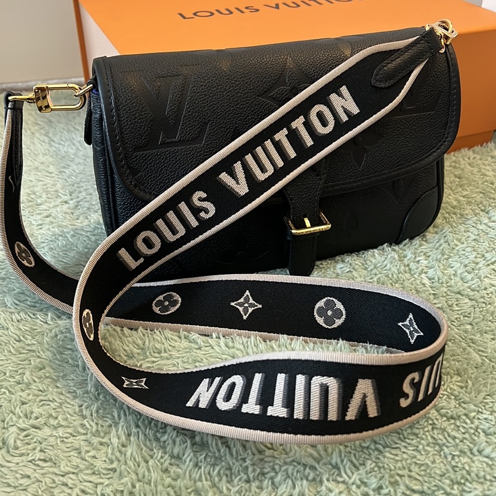 Louis Vuitton Diane Handbag Empreinte Leather - Picture 9 of 16
